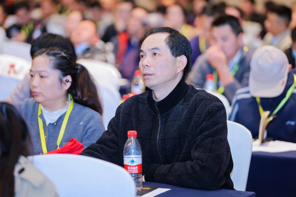 EagleTrader武汉签约大会完美收官!500+交易员共鉴历史性时刻! EagleTrader武汉签约大会完美收官!500+交易员共鉴历史性时刻!