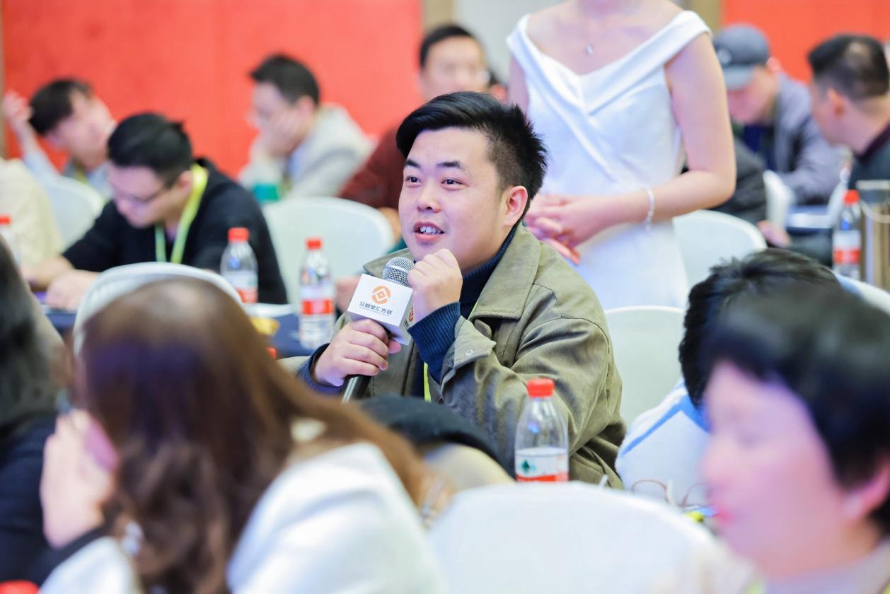 EagleTrader武汉签约大会完美收官!500+交易员共鉴历史性时刻! EagleTrader武汉签约大会完美收官!500+交易员共鉴历史性时刻!